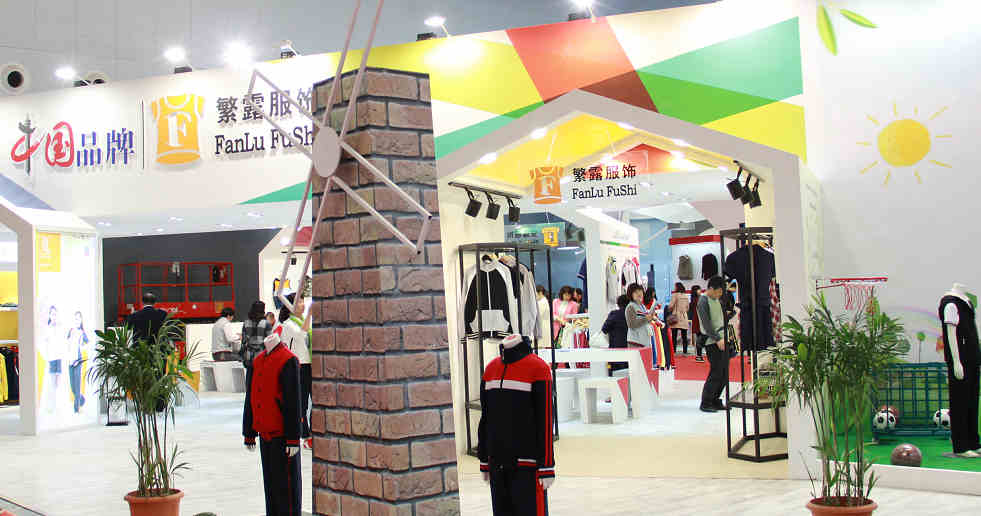 上海校服展繁露服飾精品校服T臺SHOW，走民族創(chuàng)新之路