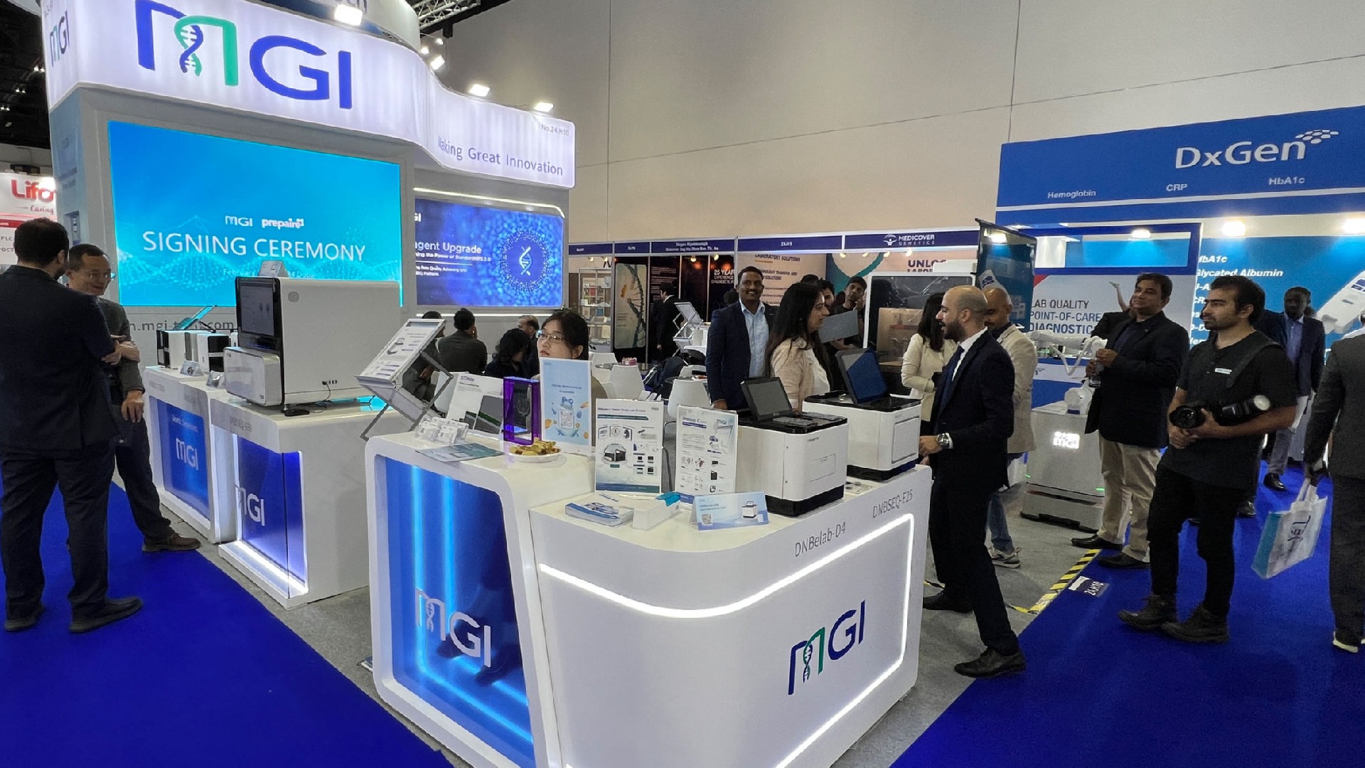 國外展臺設(shè)計搭建-華大