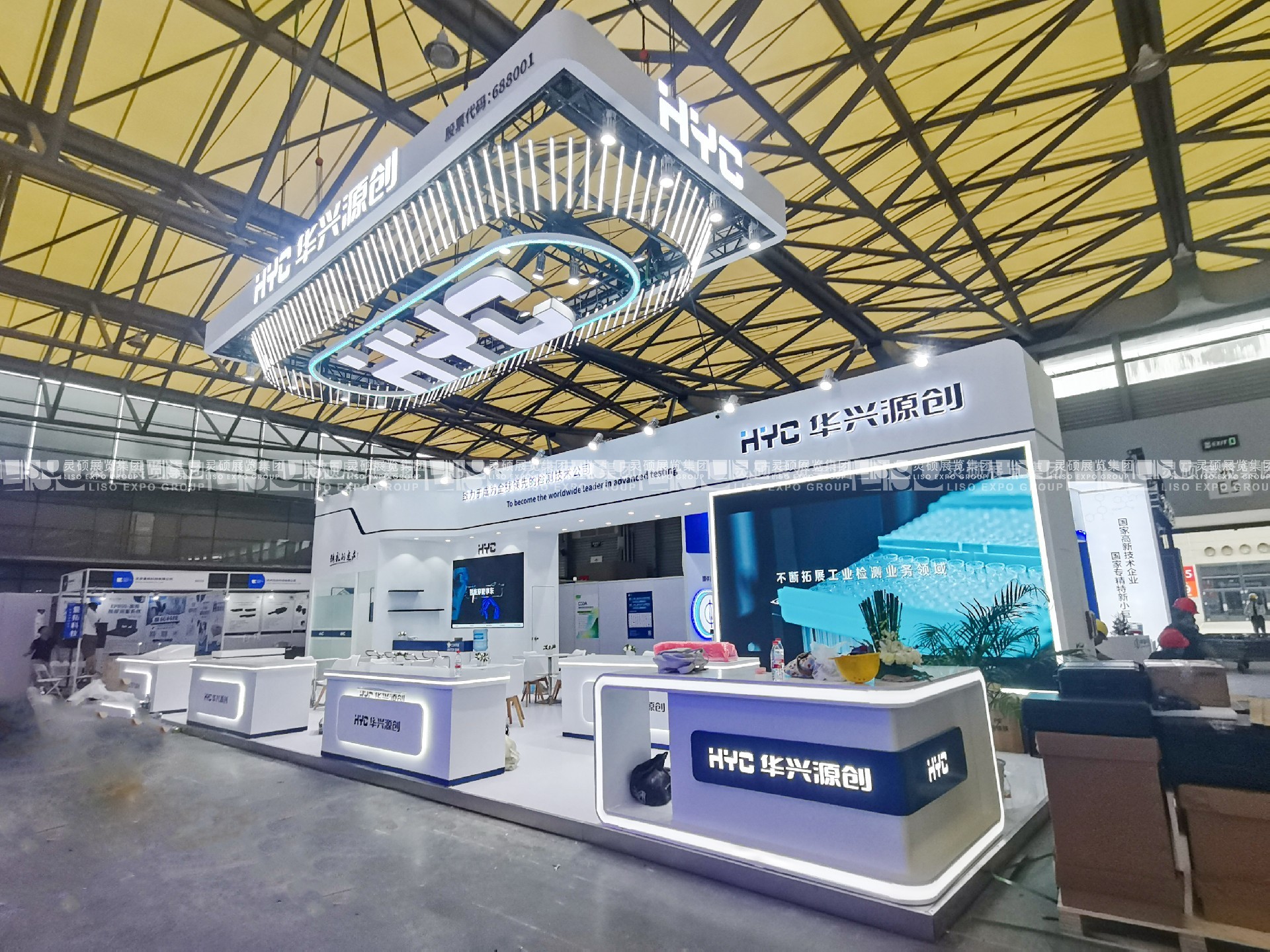 顯示技術(shù)展展臺設(shè)計(jì)搭建案例-華興源創(chuàng)